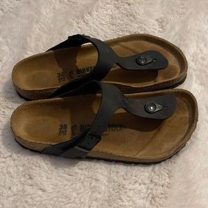 Black Birkenstock Gizeh. Oiled Leather. Excellent condition.